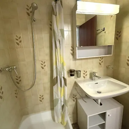 アパート Royal 33 ロイカーバード